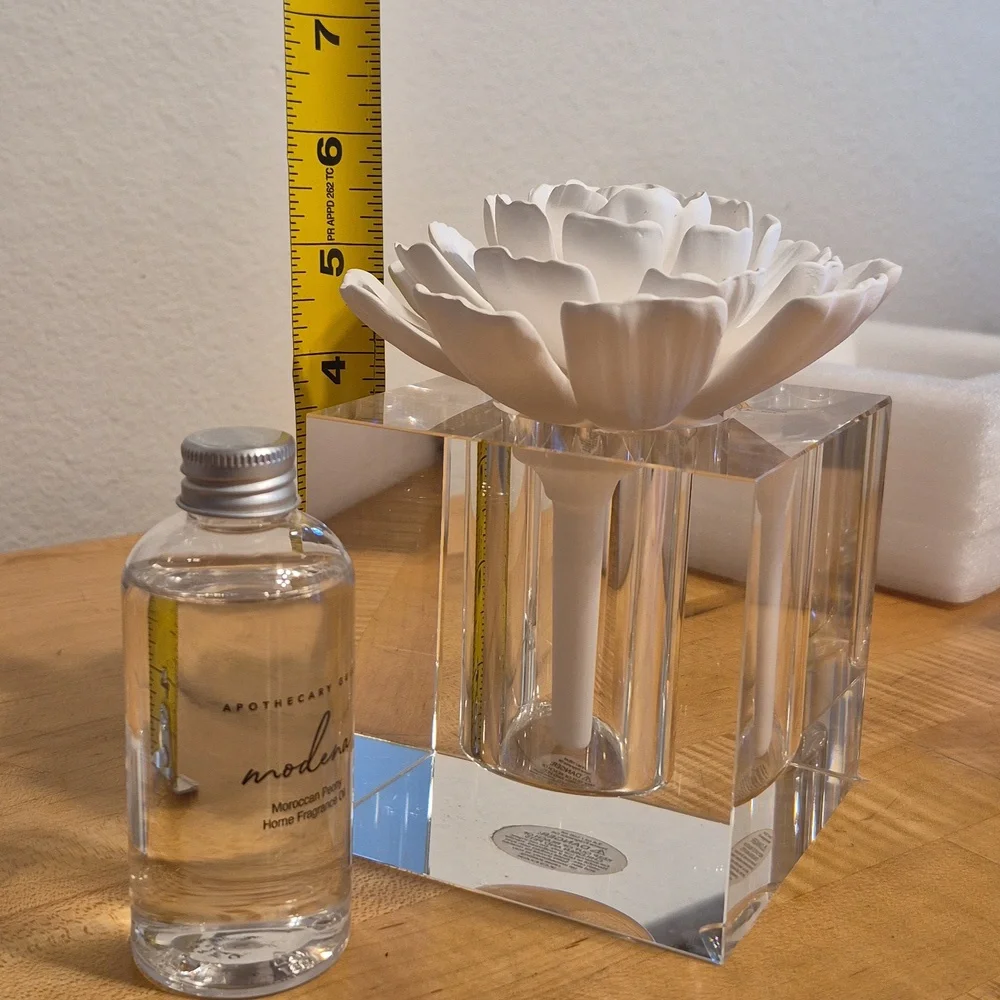 Modena Porcelain Flower Glass Luxury Diffuser 3.4 Fl Oz